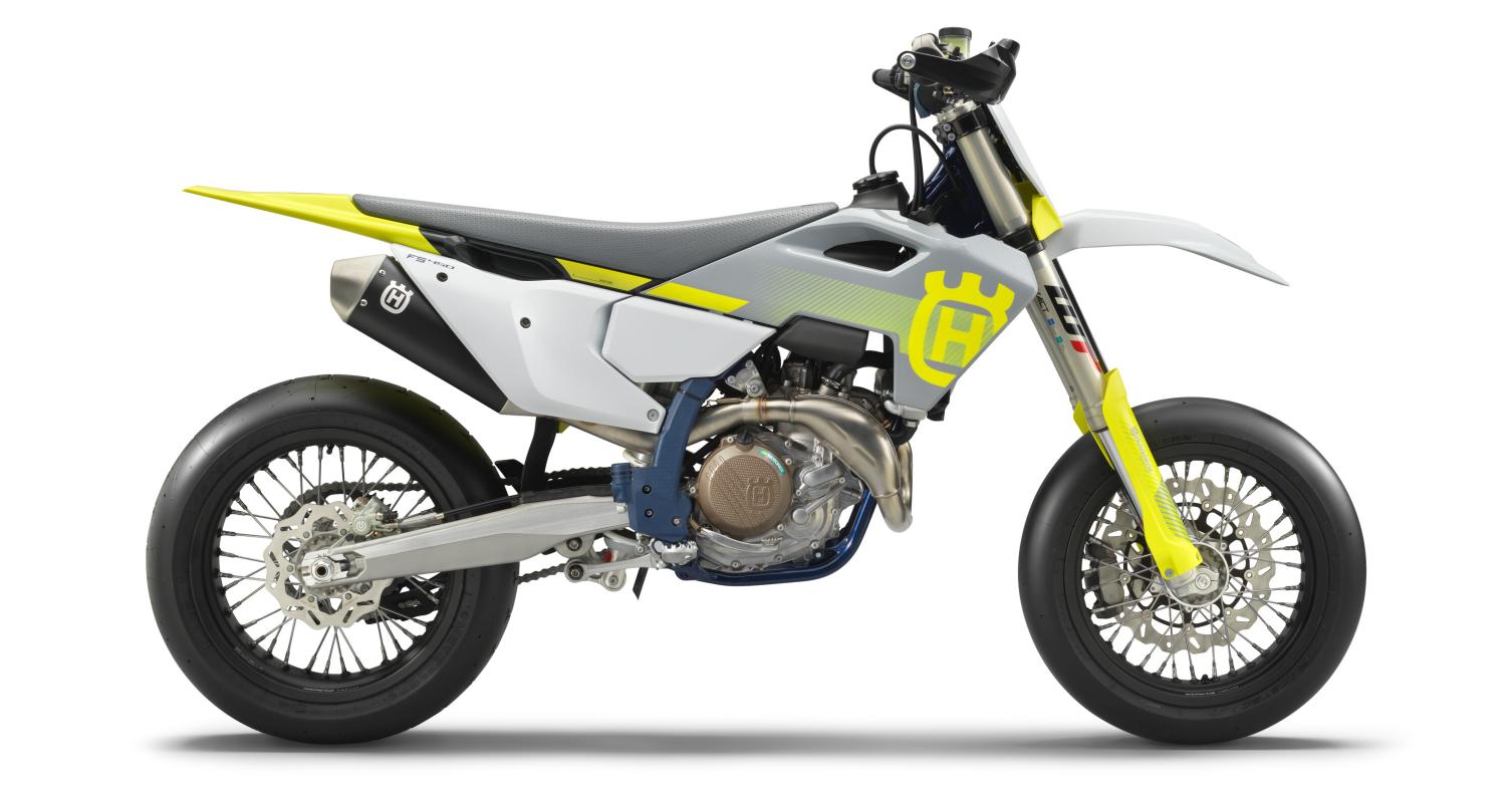 Husqvarna FS 450 2024 Νέα σέλα και ανεπαίσθητες χρωματικές αλλαγές